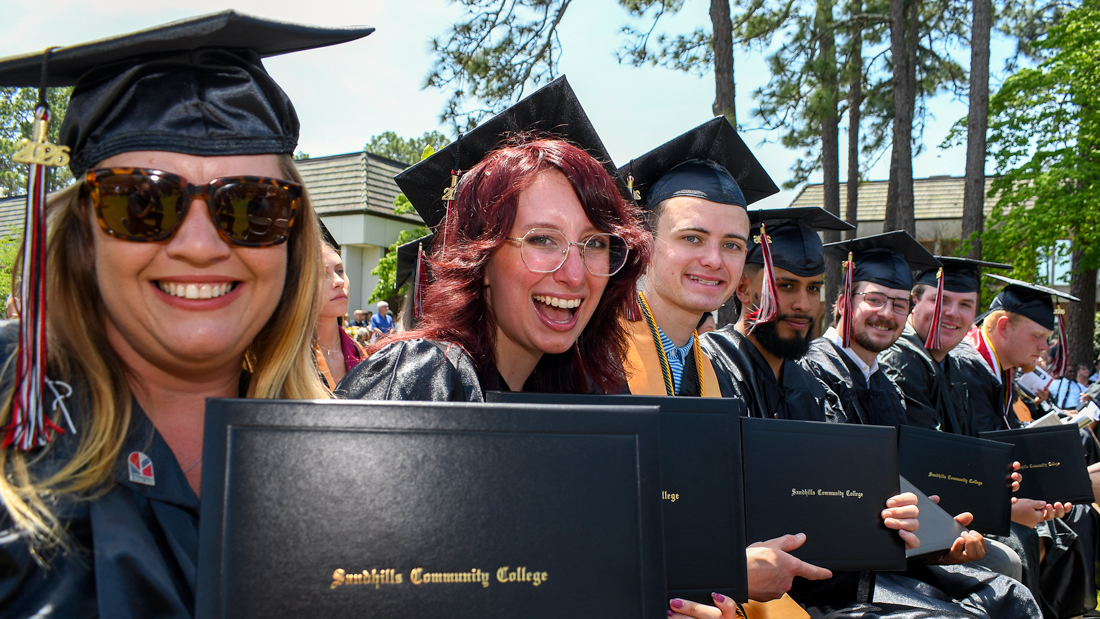  Graduates at ceremony 